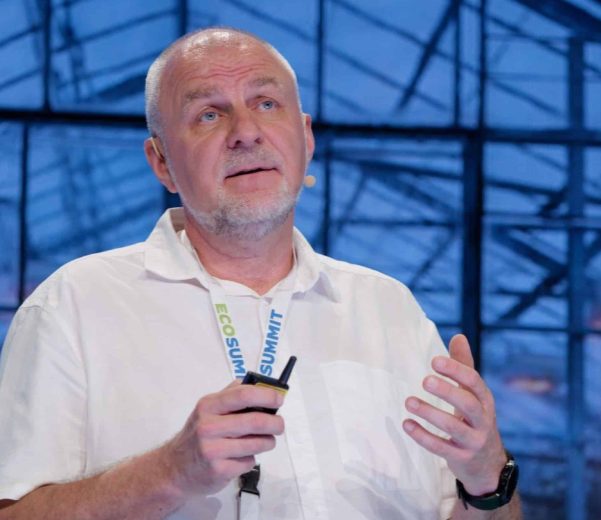 Nick Oseyko pitching at ECOSUMMIT